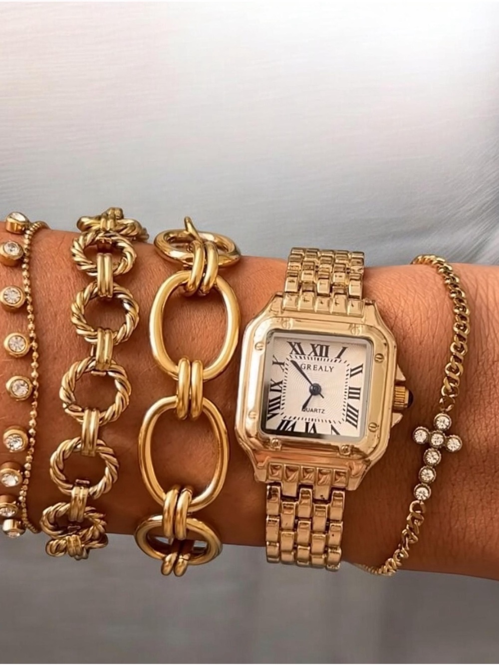 Gold Vintage Luxury Watch
Water Resistant